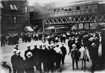 Huelgas, tranvías, Nueva York. Coche detenido en la calle 86 y la avenida 6, 1916
